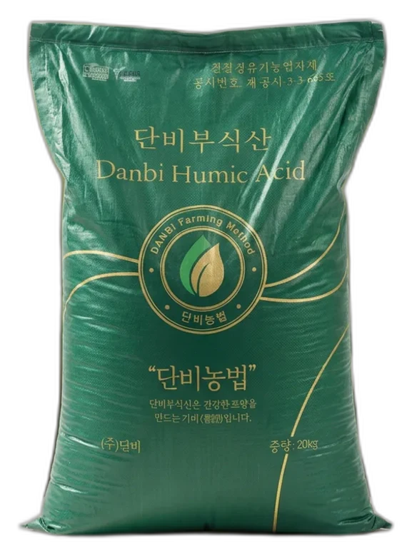 초록색 단비 입상 부식산 20kg 포대.